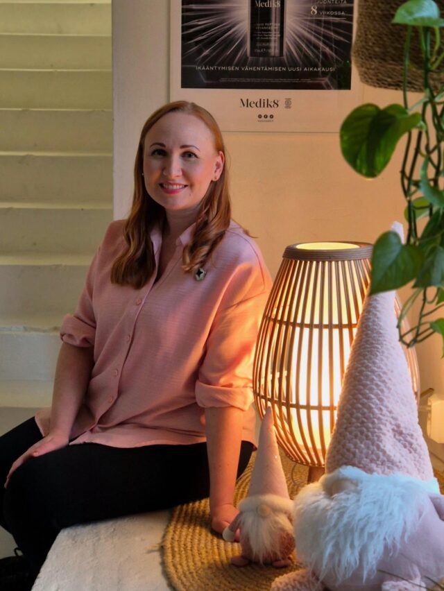 Hyvää joulua ja lämmin kiitos tästä vuodesta kaikille asiakkailleni ja yhteistyökumppaneille💗🙏Tämän vuoden ajat on täytetty, mutta uuden vuoden puolella jo 2.1 mahdollisuus päästä hoitopetiini ja sen jälkeen 7.1->.#ihohuoltamo #kauneushoitolahämeenlinna #kosmetologihämeenlinna #skykosmetologi #hämeenlinna